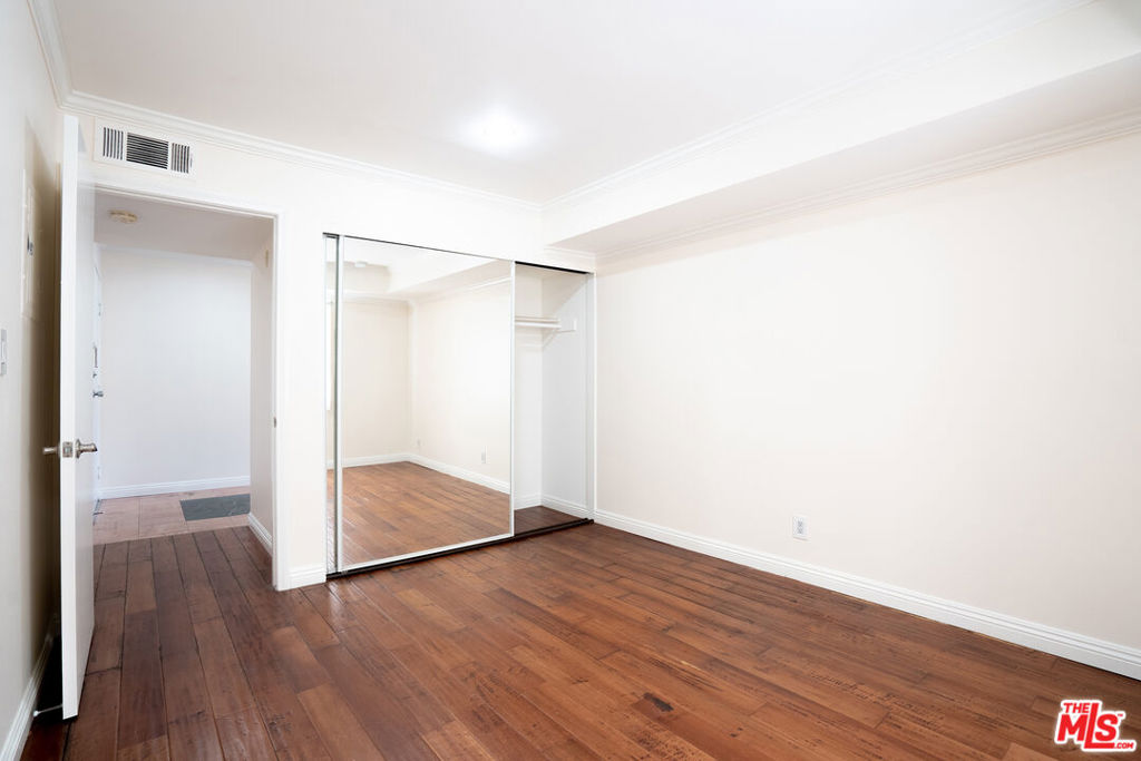 433 S Manhattan Place 108 Property Photo 33