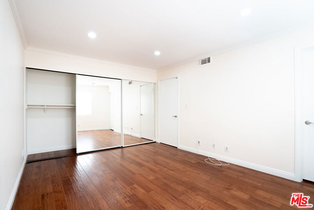 433 S Manhattan Place 108 Property Photo 34