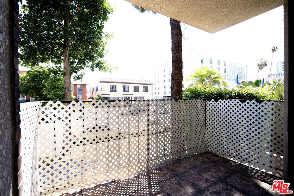 433 S Manhattan Place 108 Property Photo 35
