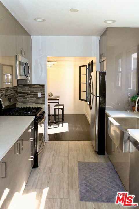 8216 Willoughby Avenue Property Photo 7
