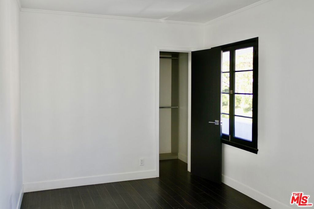 8216 Willoughby Avenue Property Photo 9