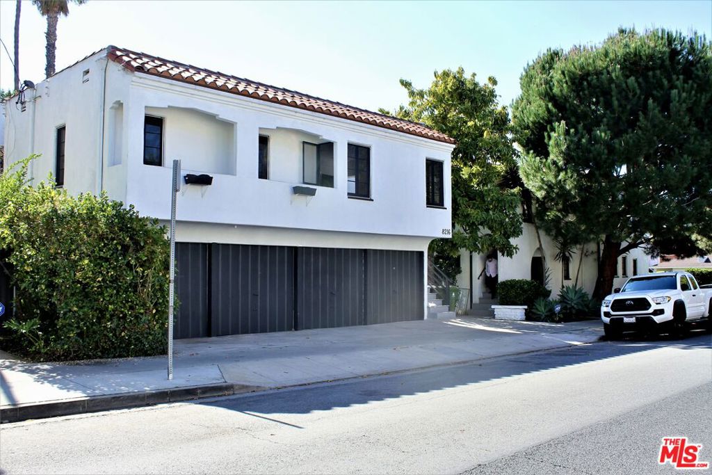 8216 Willoughby Avenue Property Photo 12