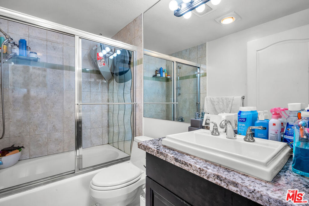 1481 S Shenandoah Street 101 Property Photo 6