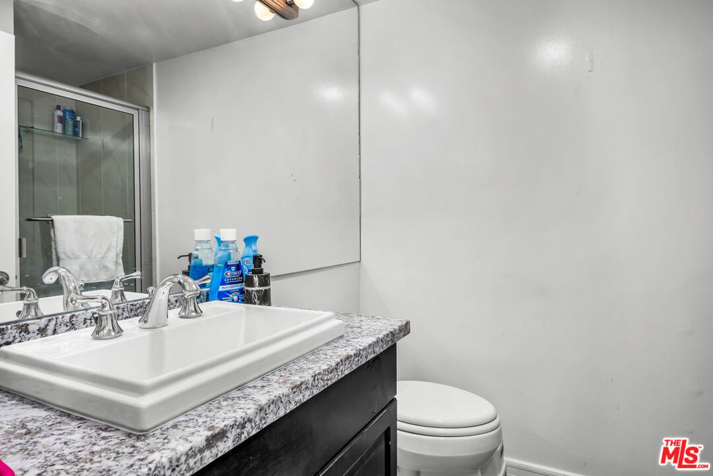 1481 S Shenandoah Street 101 Property Photo 7