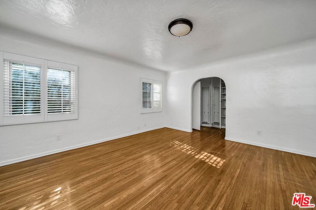 333 S Roxbury Drive Property Photo 3