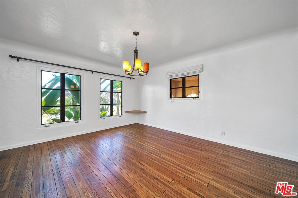 333 S Roxbury Drive Property Photo 10