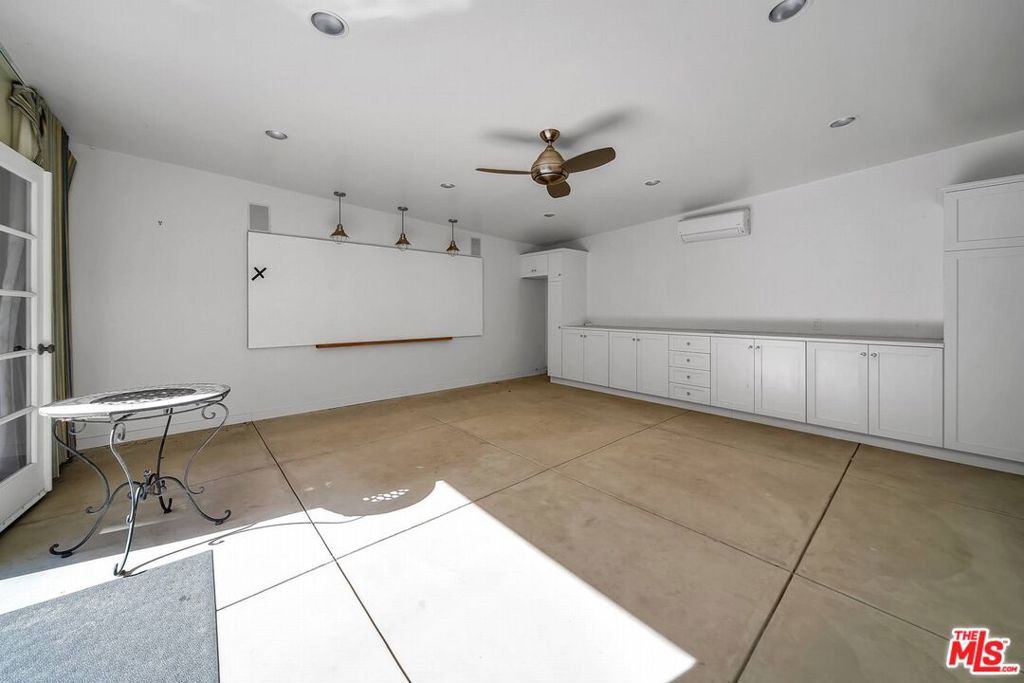 333 S Roxbury Drive Property Photo 17