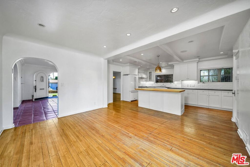 333 S Roxbury Drive Property Photo 18