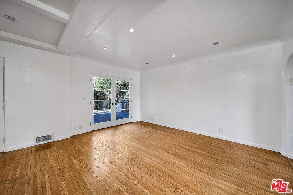 333 S Roxbury Drive Property Photo 23