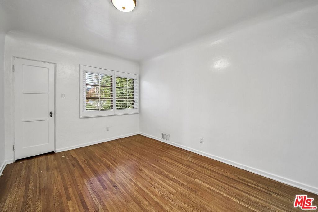 333 S Roxbury Drive Property Photo 25