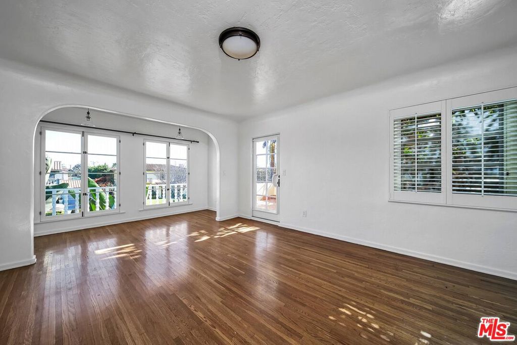 333 S Roxbury Drive Property Photo 28