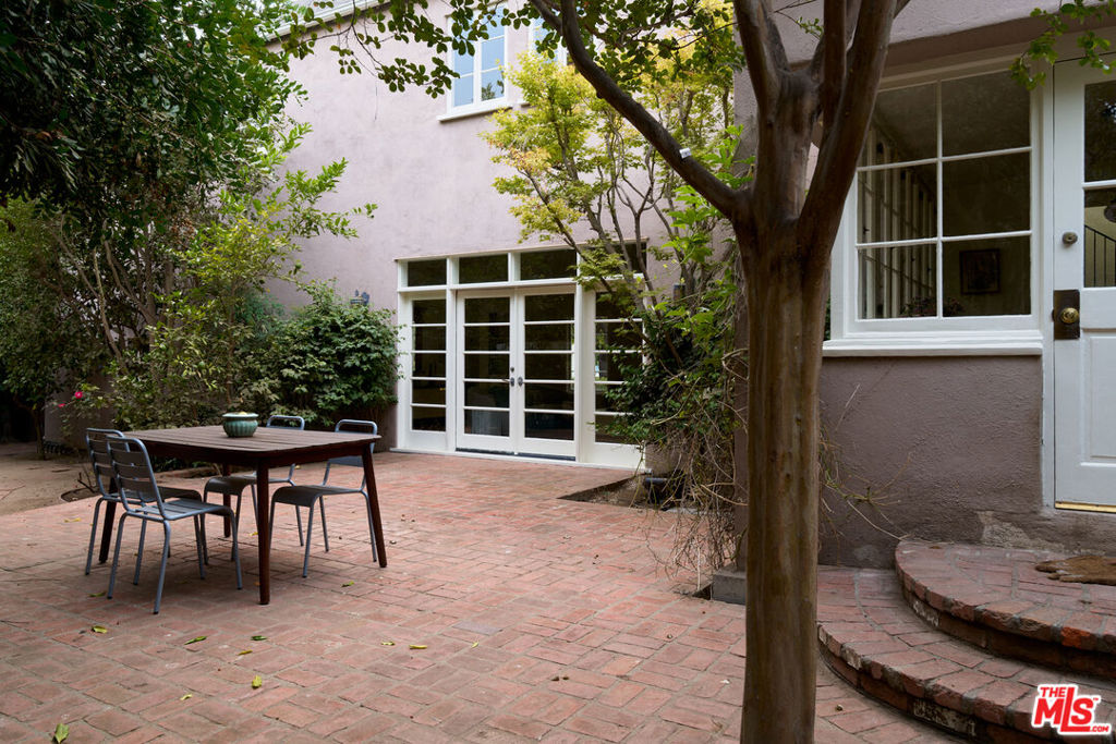 1990 Rose Villa Street Property Photo 37
