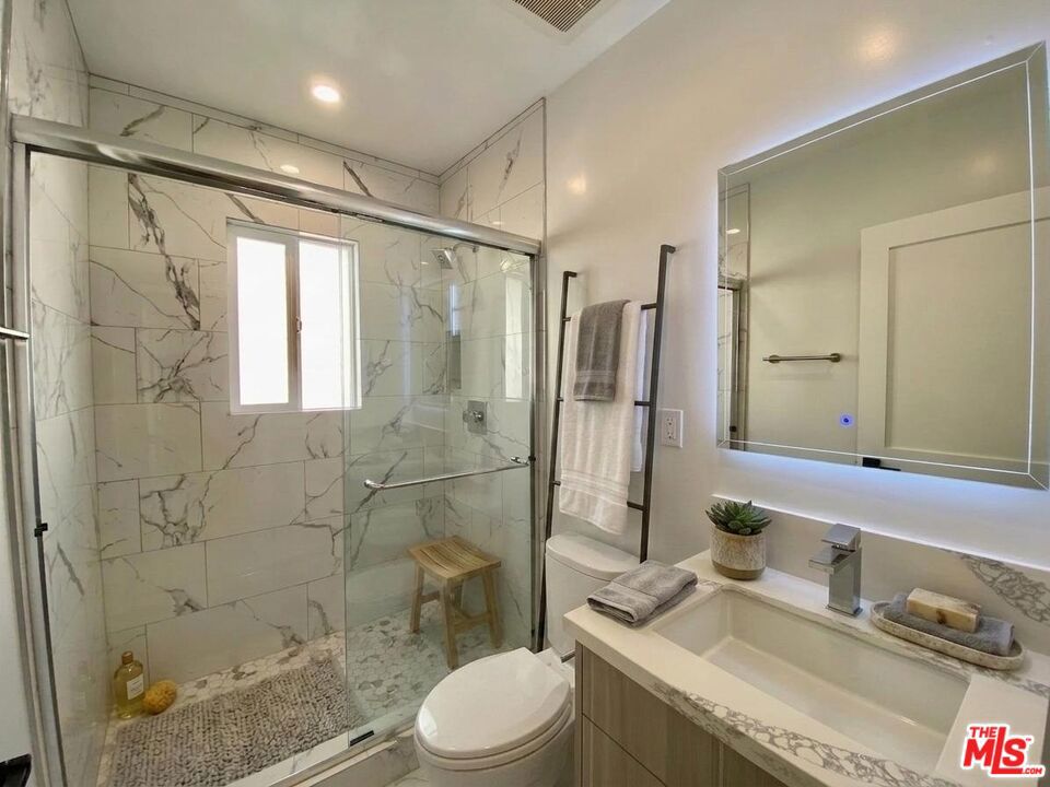3207 W 3rd Street 3 Property Photo 4