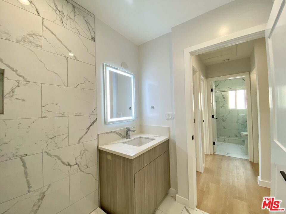 3207 W 3rd Street 3 Property Photo 14