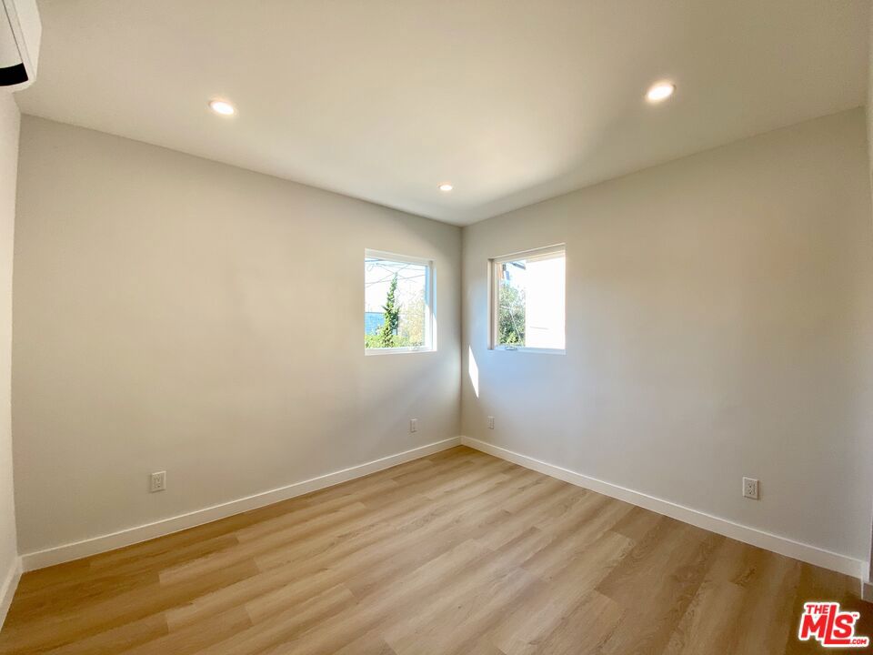 3207 W 3rd Street 3 Property Photo 20