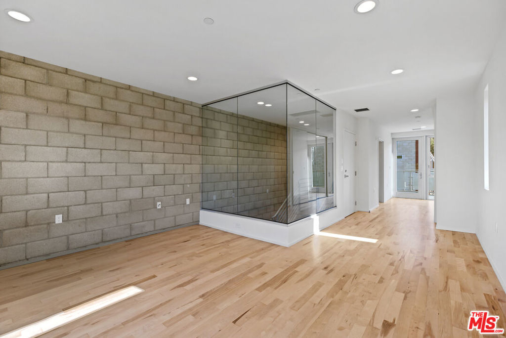 3450 Cahuenga Boulevard 801 Property Photo 15