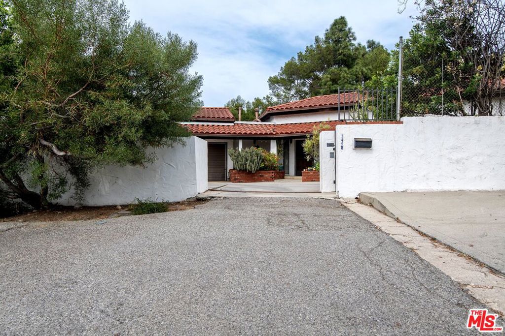 1458 Sutherland Street Property Photo 4