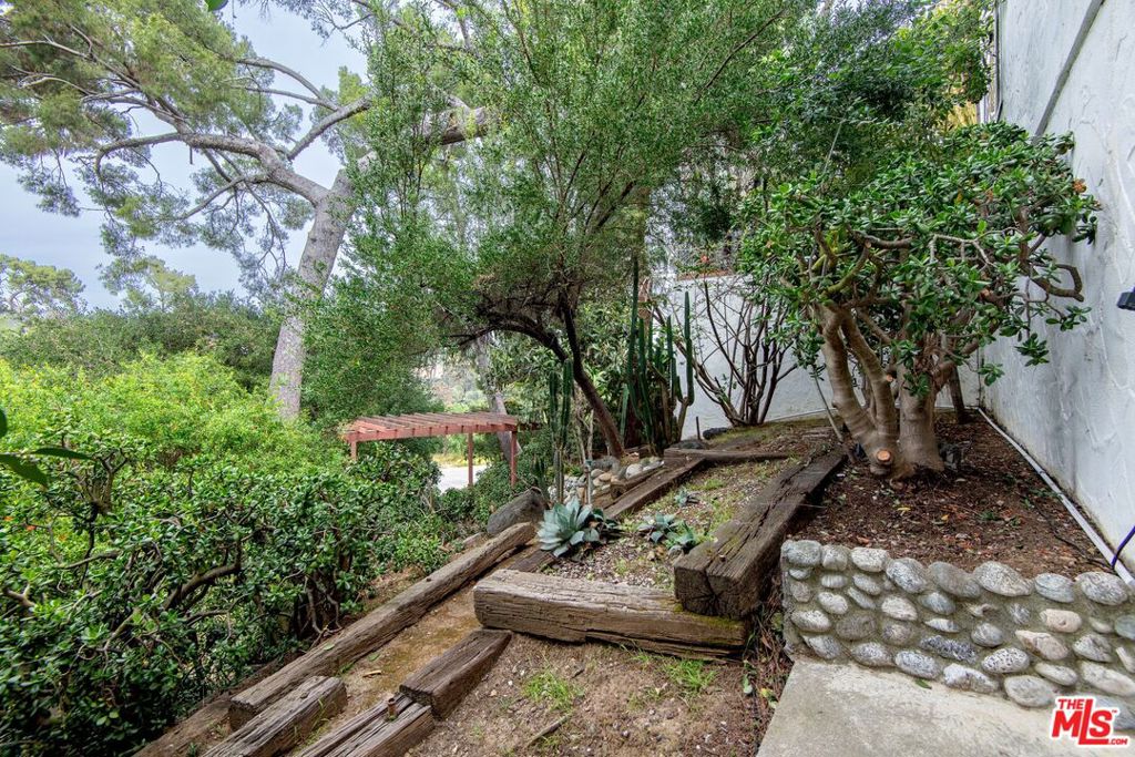 1458 Sutherland Street Property Photo 23