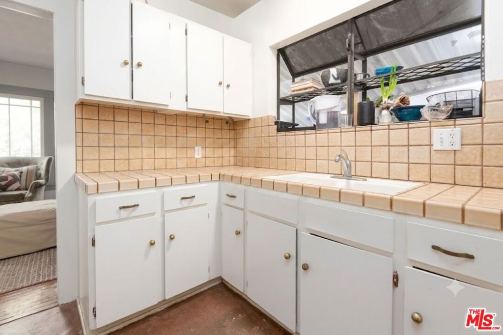 1458 Sutherland Street Property Photo 41