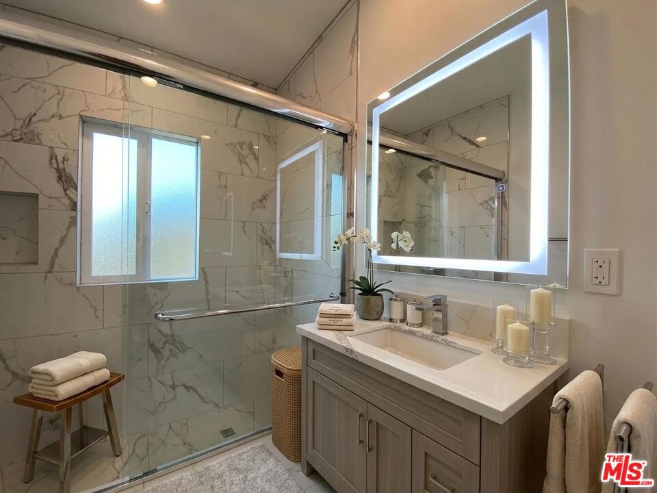 3207 W 3rd Street 7 Property Photo 4