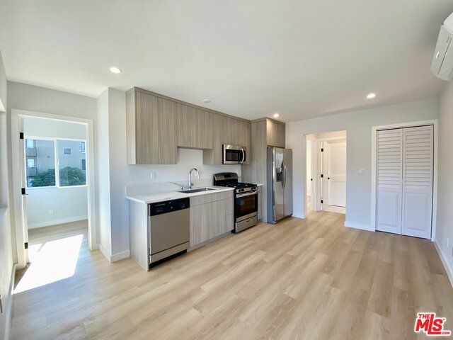 3207 W 3rd Street 7 Property Photo 6