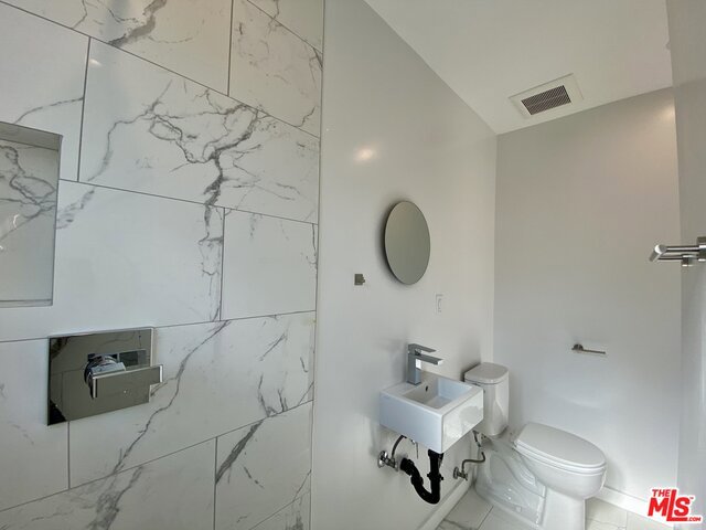 3207 W 3rd Street 7 Property Photo 9