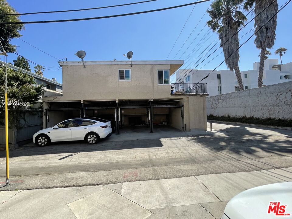 1419 Stanford Street Property Photo 6