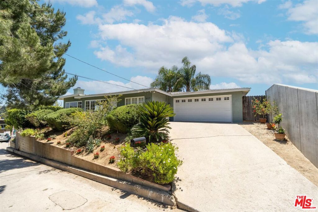 2337 Sunset Heights Drive Property Photo 2