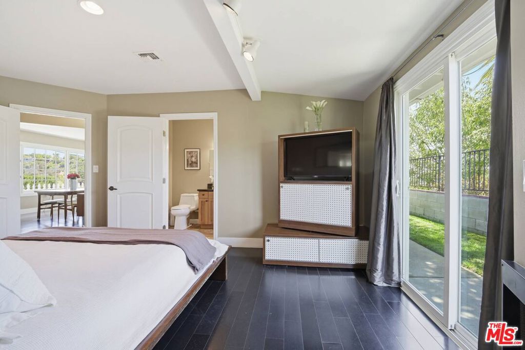 2337 Sunset Heights Drive Property Photo 16