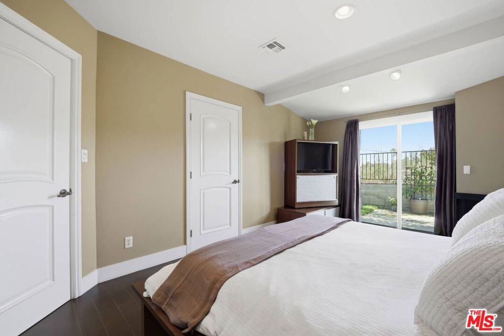 2337 Sunset Heights Drive Property Photo 17