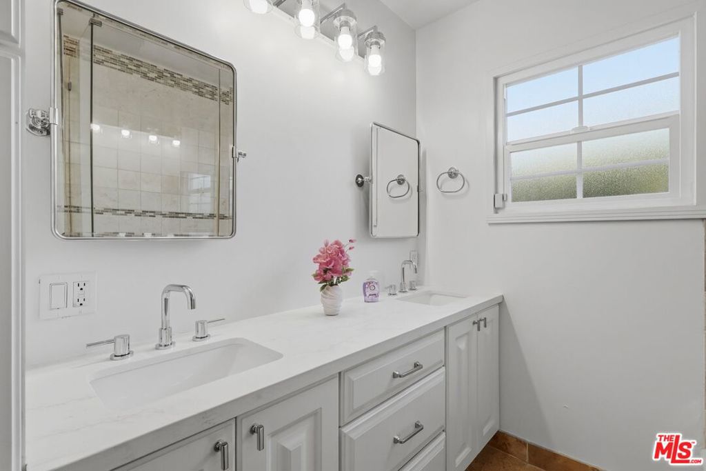 8344 Kenyon Avenue Property Photo 3