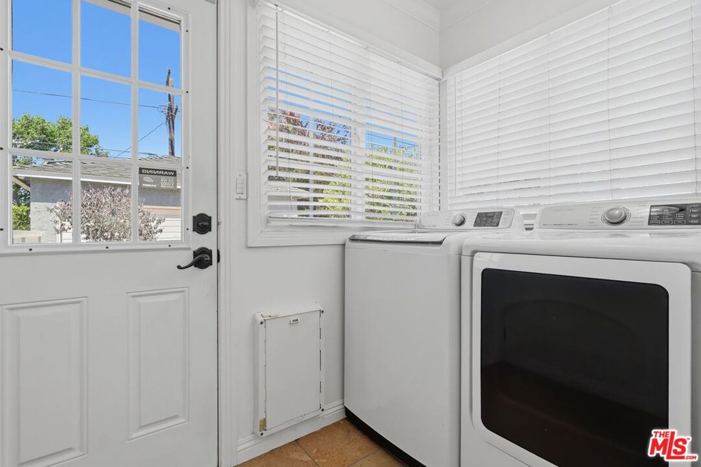 8344 Kenyon Avenue Property Photo 6