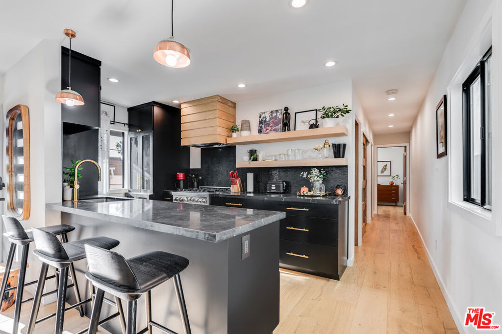17 Sunset Avenue 4 Property Photo 3