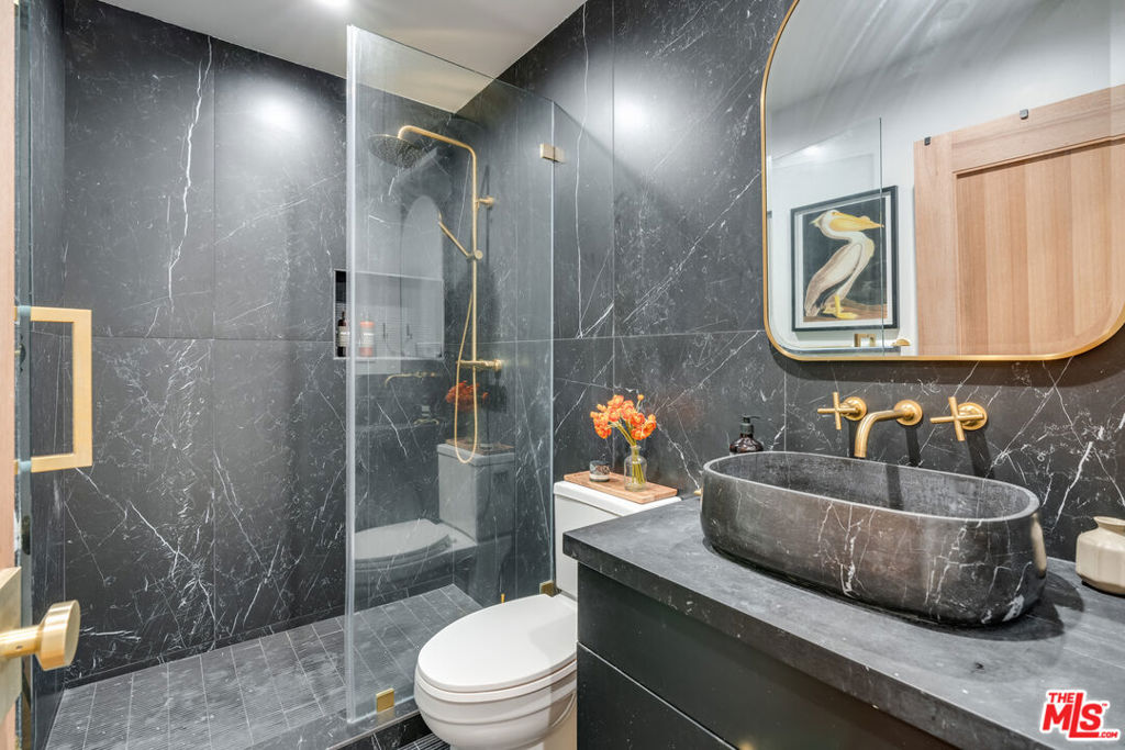 17 Sunset Avenue 4 Property Photo 6