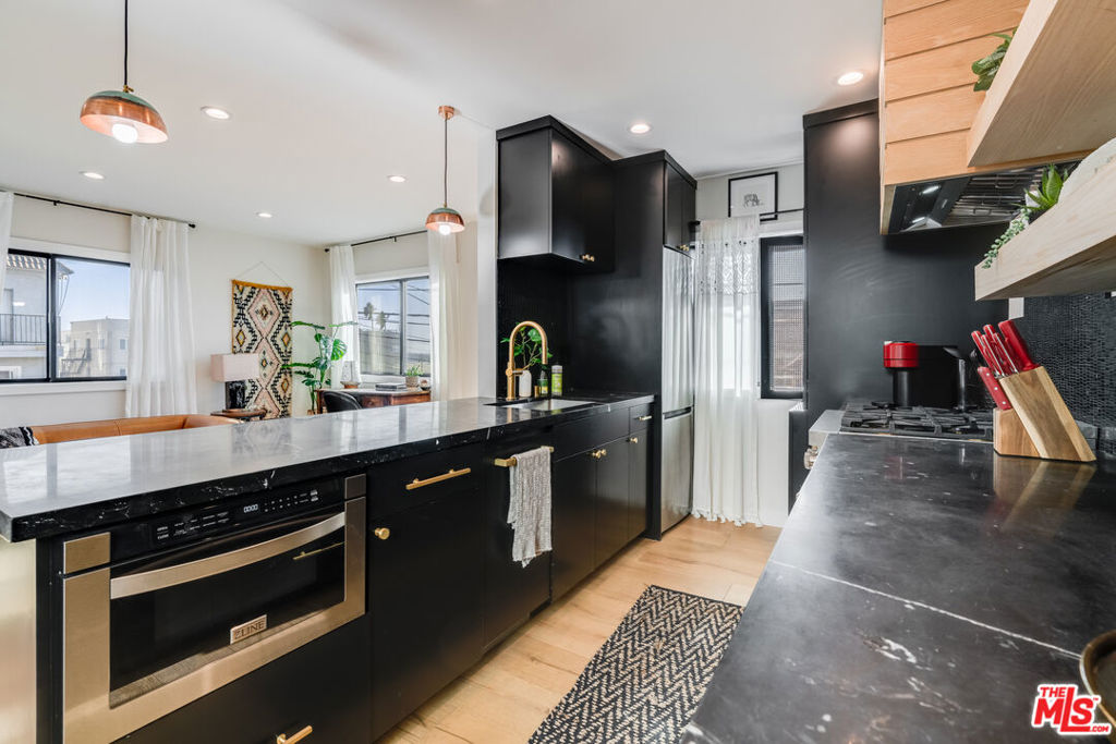 17 Sunset Avenue 4 Property Photo 8
