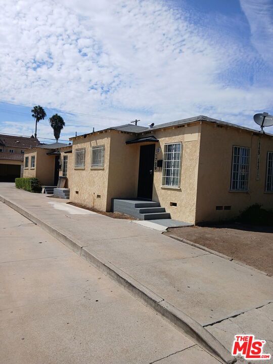 1729 S La Brea Avenue Property Photo 1