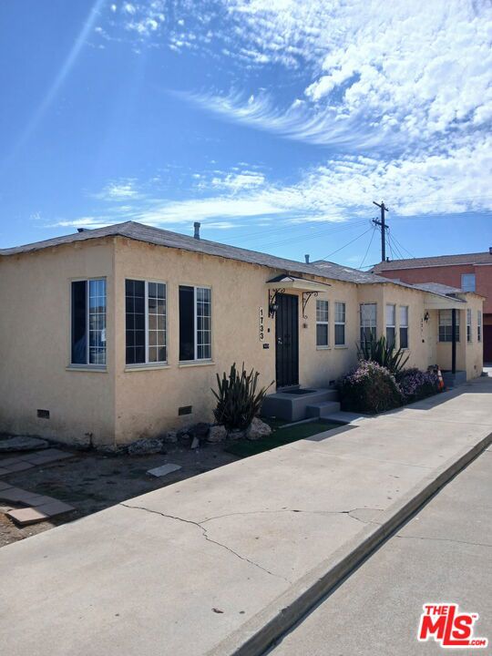 1729 S La Brea Avenue Property Photo 6