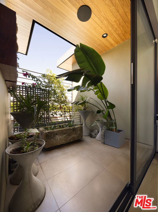 366 Huntley Drive Property Photo 17