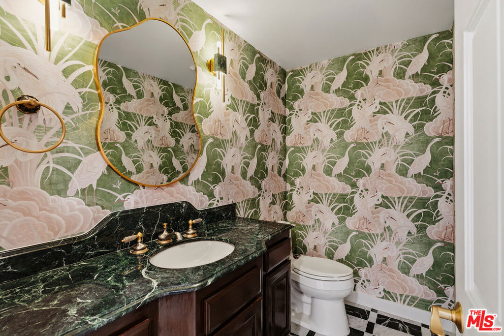 1200 N Doheny Drive Property Photo 8