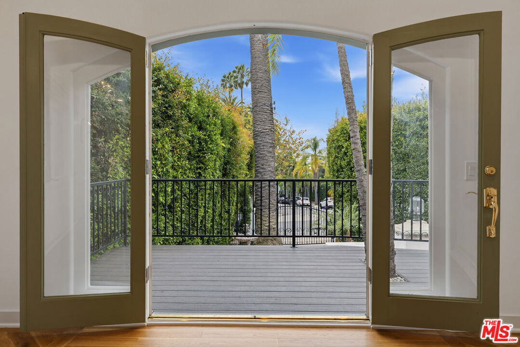 1200 N Doheny Drive Property Photo 9
