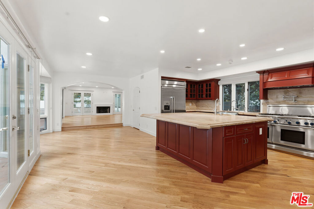 1200 N Doheny Drive Property Photo 14