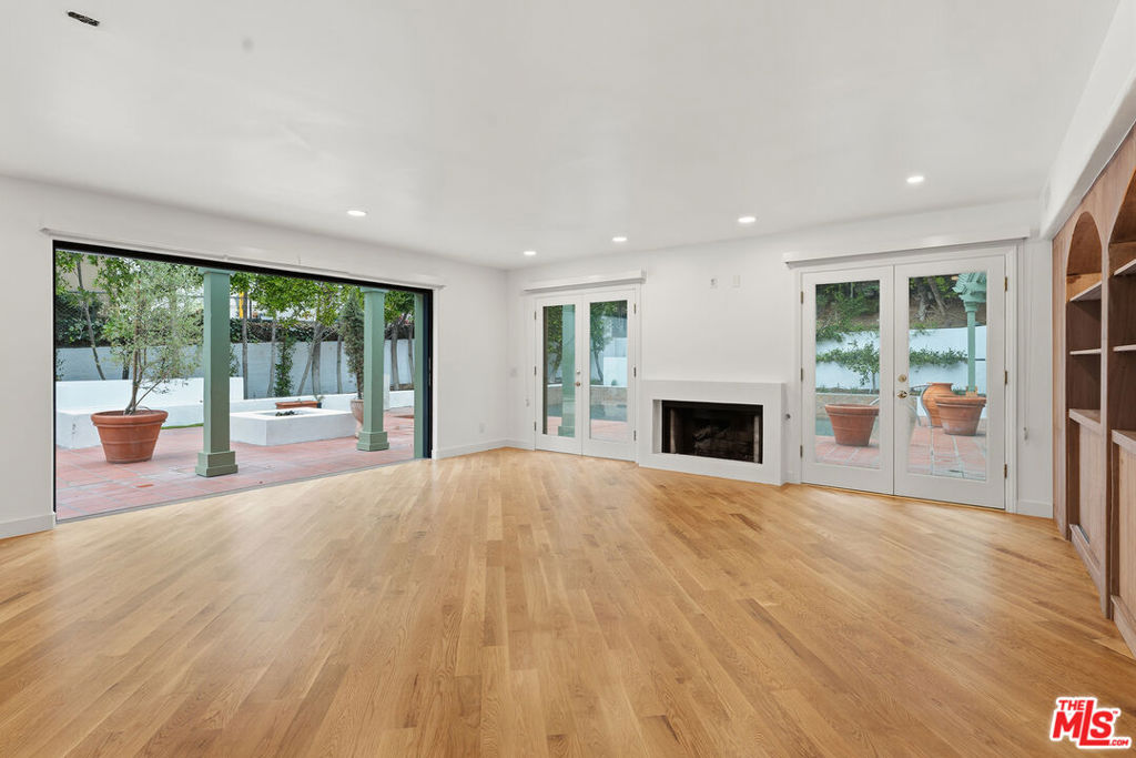 1200 N Doheny Drive Property Photo 16