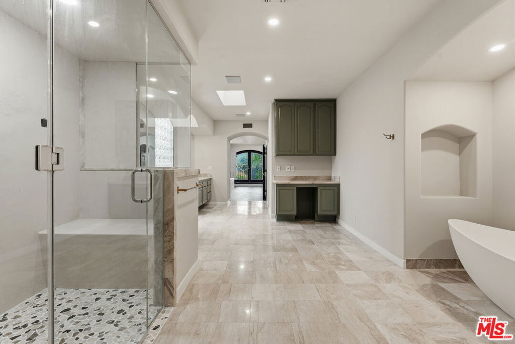 1200 N Doheny Drive Property Photo 18