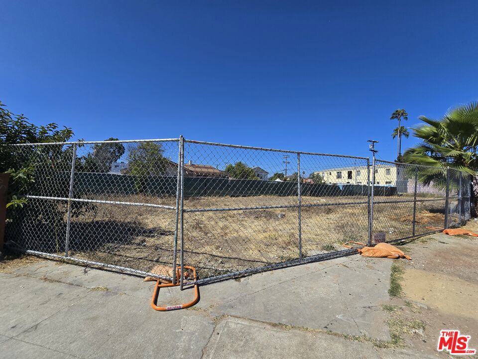 926 N Kingsley Drive Property Photo 3