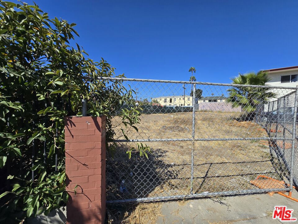 926 N Kingsley Drive Property Photo 4