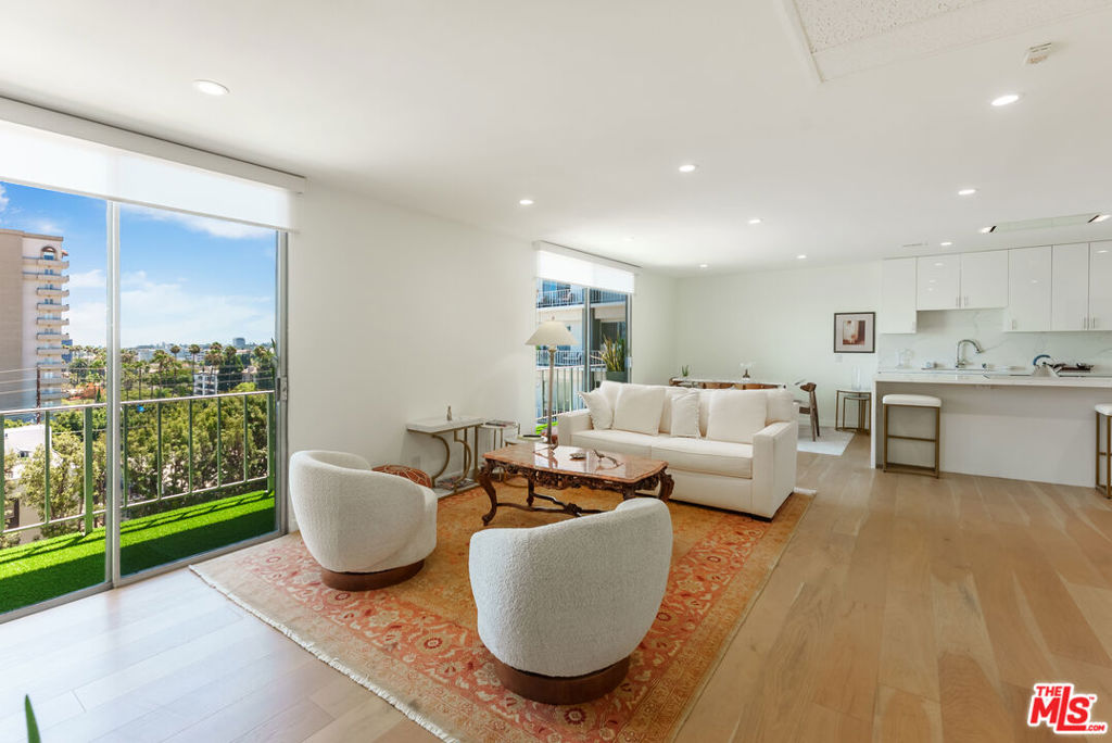 100 S Doheny Drive 811 Property Photo 6