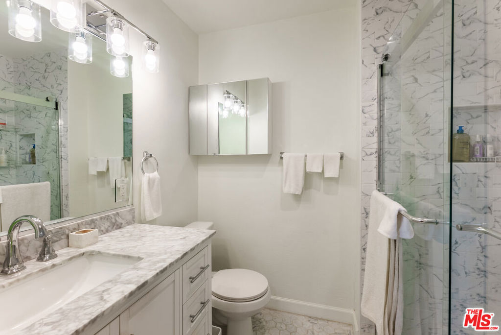 100 S Doheny Drive 811 Property Photo 9