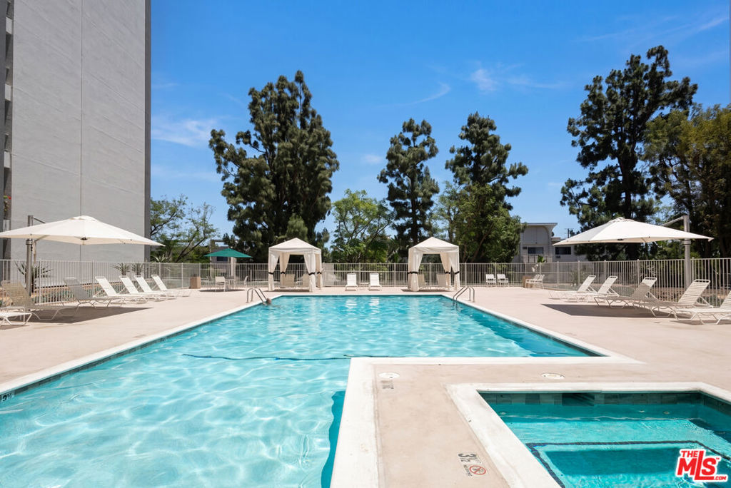 100 S Doheny Drive 811 Property Photo 15