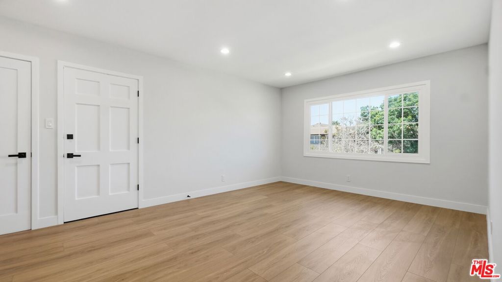 4030 Abourne Road C Property Photo 5
