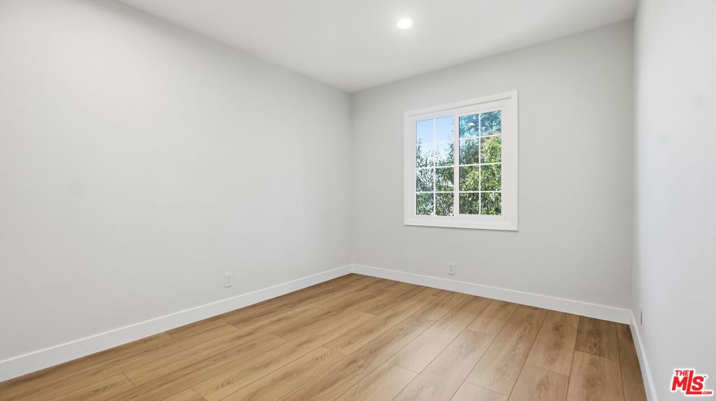 4030 Abourne Road C Property Photo 17